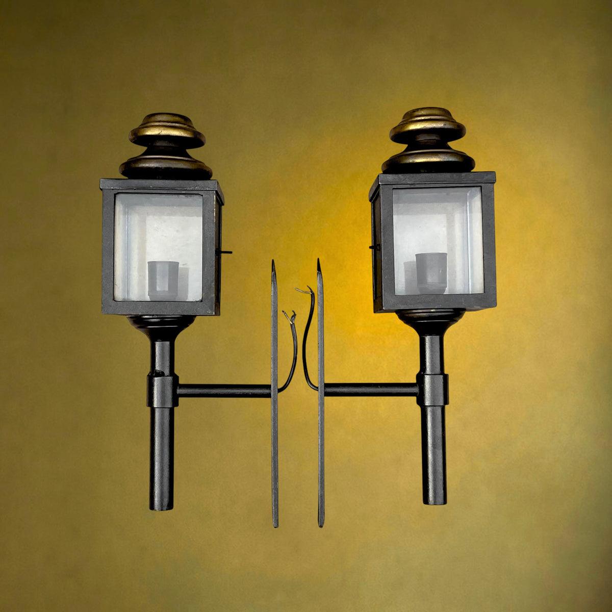 Paire de Lanternes Murales Anciennes en Fonte et Verre Épais, Électrifiées – 8 kg – Circa 1900