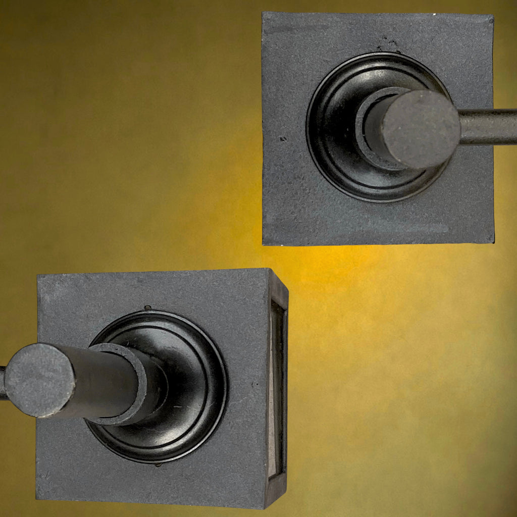 Paire de Lanternes Murales Anciennes en Fonte et Verre Épais, Électrifiées – 8 kg – Circa 1900