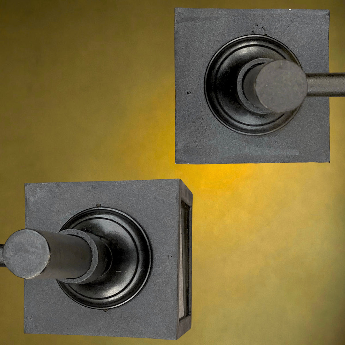 Paire de Lanternes Murales Anciennes en Fonte et Verre Épais, Électrifiées – 8 kg – Circa 1900