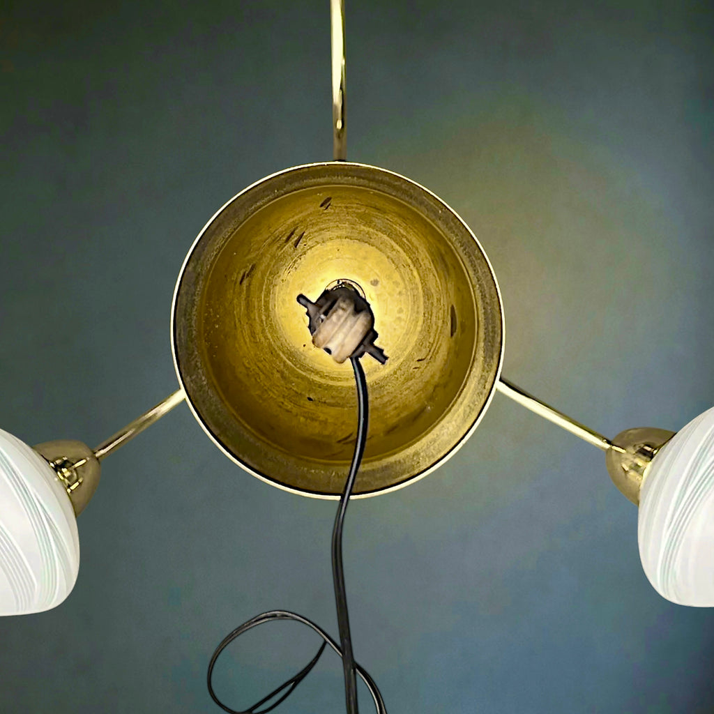 Lustre 3 Feux en Laiton  et Verre Opalin Strié – Années 50-60