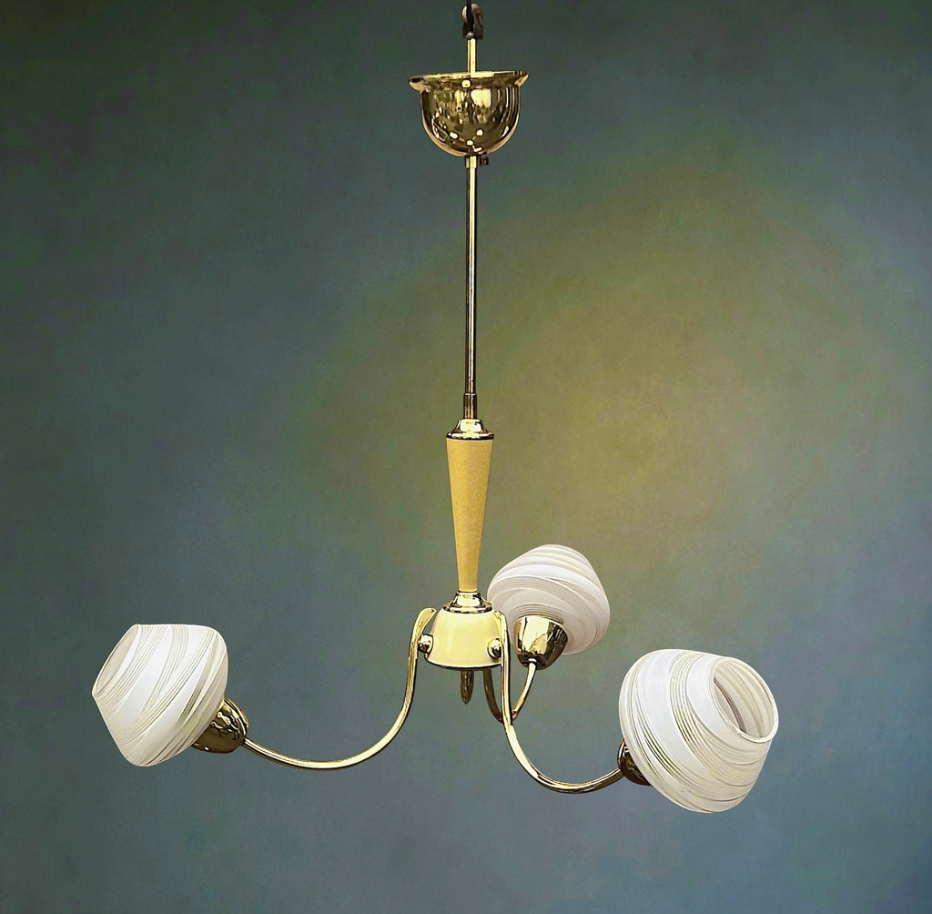 Lustre 3 Feux en Laiton  et Verre Opalin Strié – Années 50-60