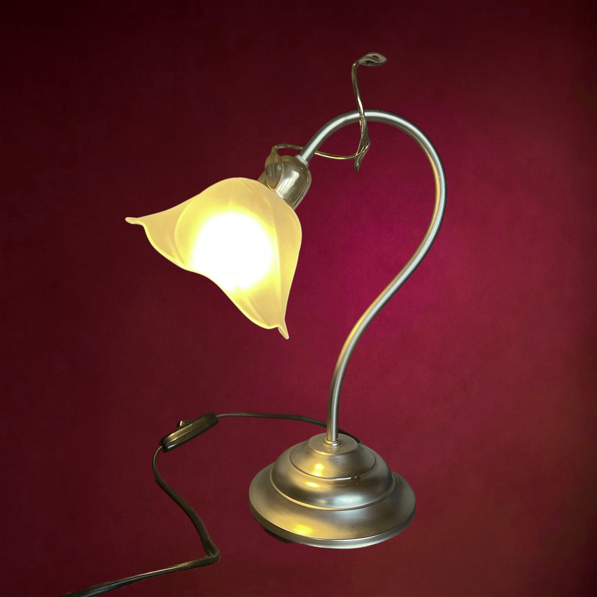 Lampe de Table Massive Belgium à Col de Cygne en Métal et Verre Dépoli – Années 90