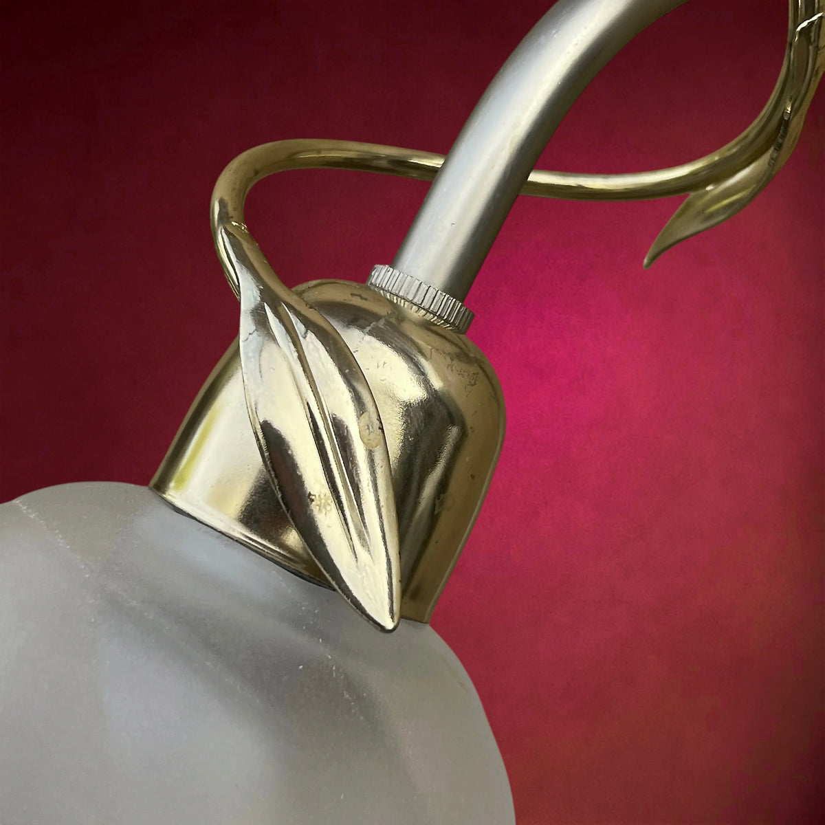 Lampe de Table Massive Belgium à Col de Cygne en Métal et Verre Dépoli – Années 90