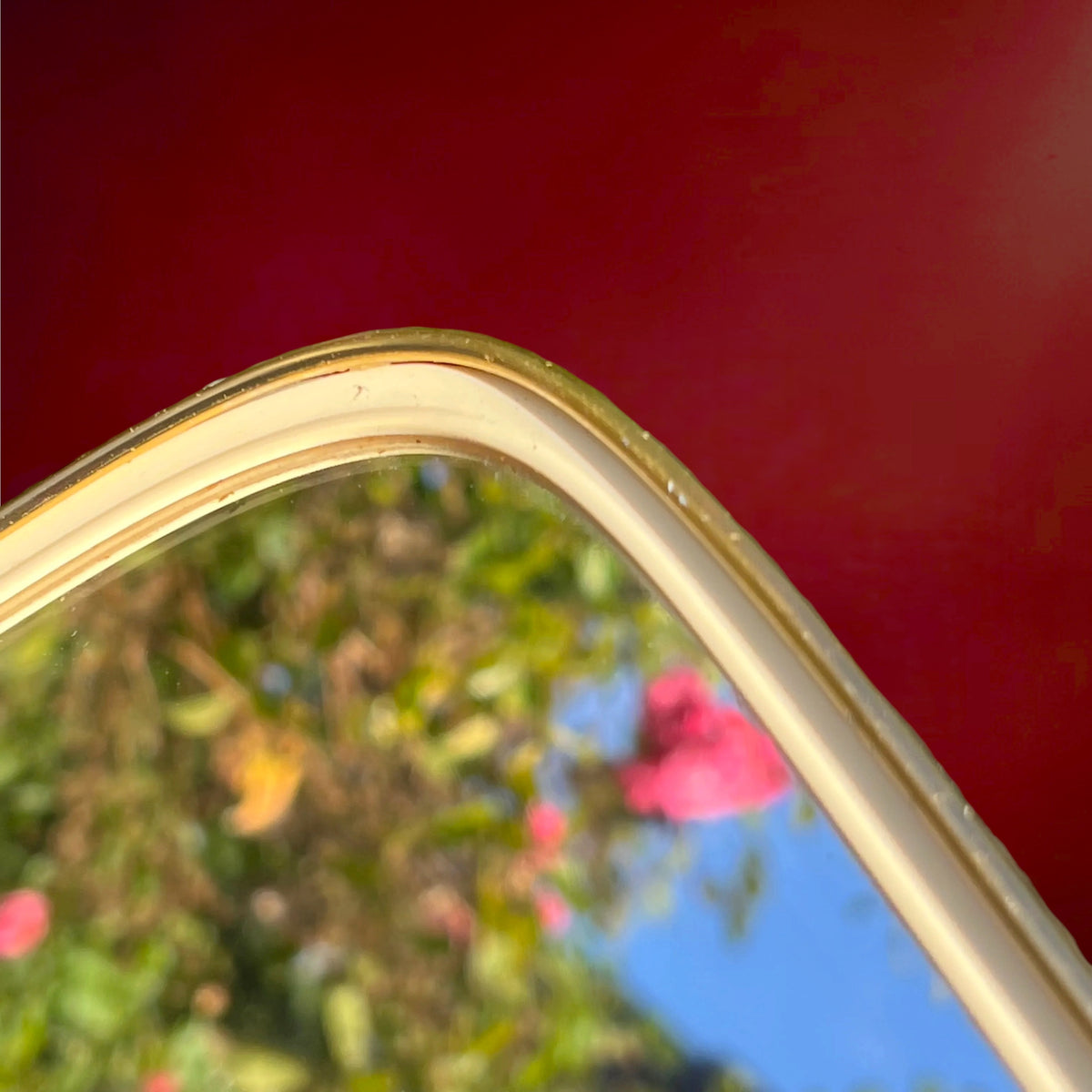 Miroir Mural Trapézoïdal en Métal Doré – Design Moderniste Années 50-60