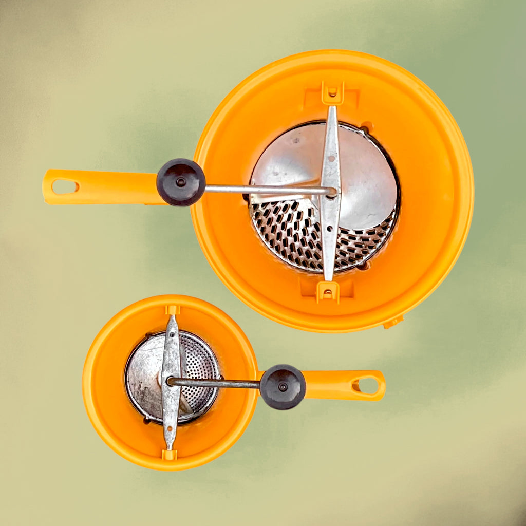 Lot de 2 Moulins à Légumes Moulinex en Plastique Orange et Acier Inoxydable – Mouli Baby et N°2 – Années 70