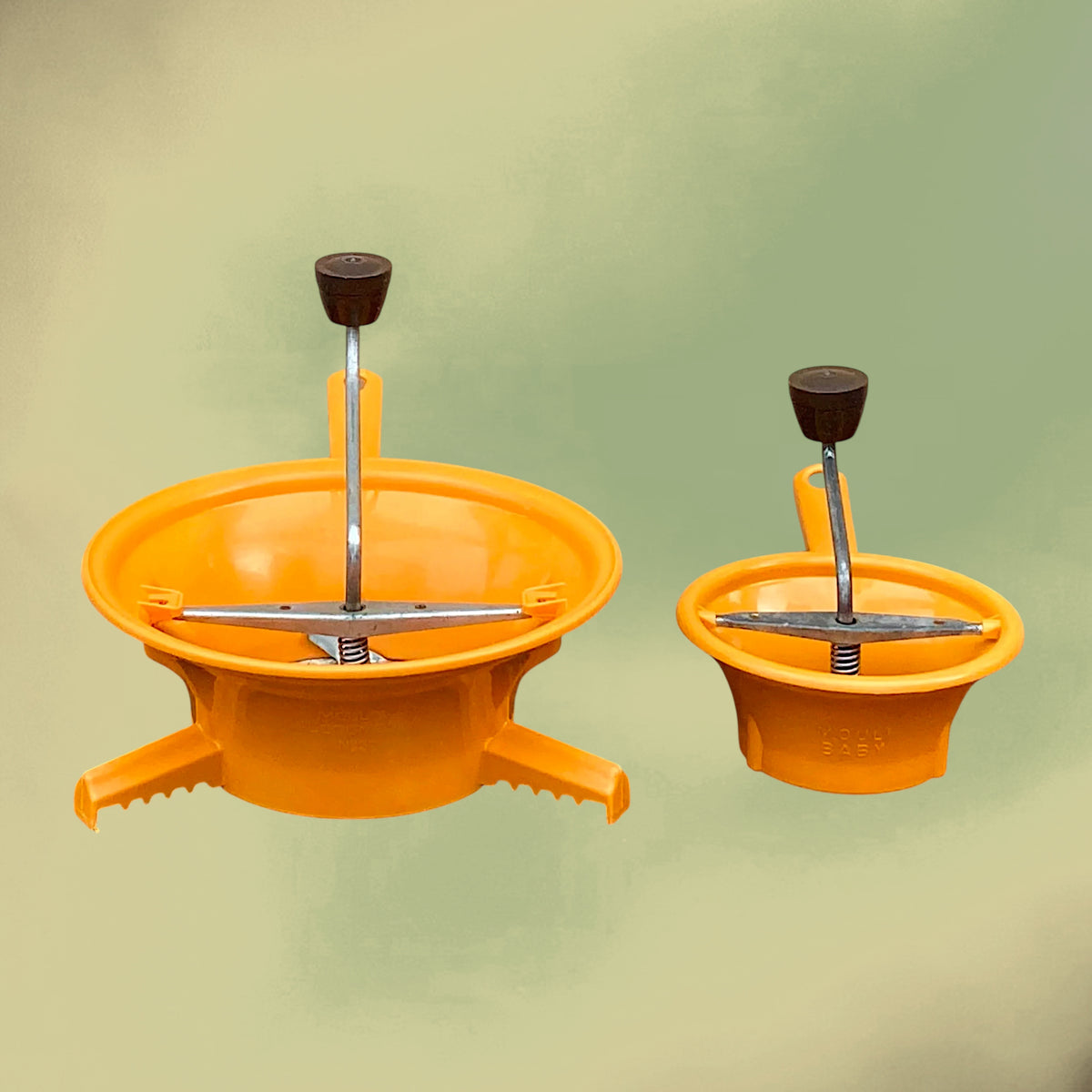 Lot de 2 Moulins à Légumes Moulinex en Plastique Orange et Acier Inoxydable – Mouli Baby et N°2 – Années 70