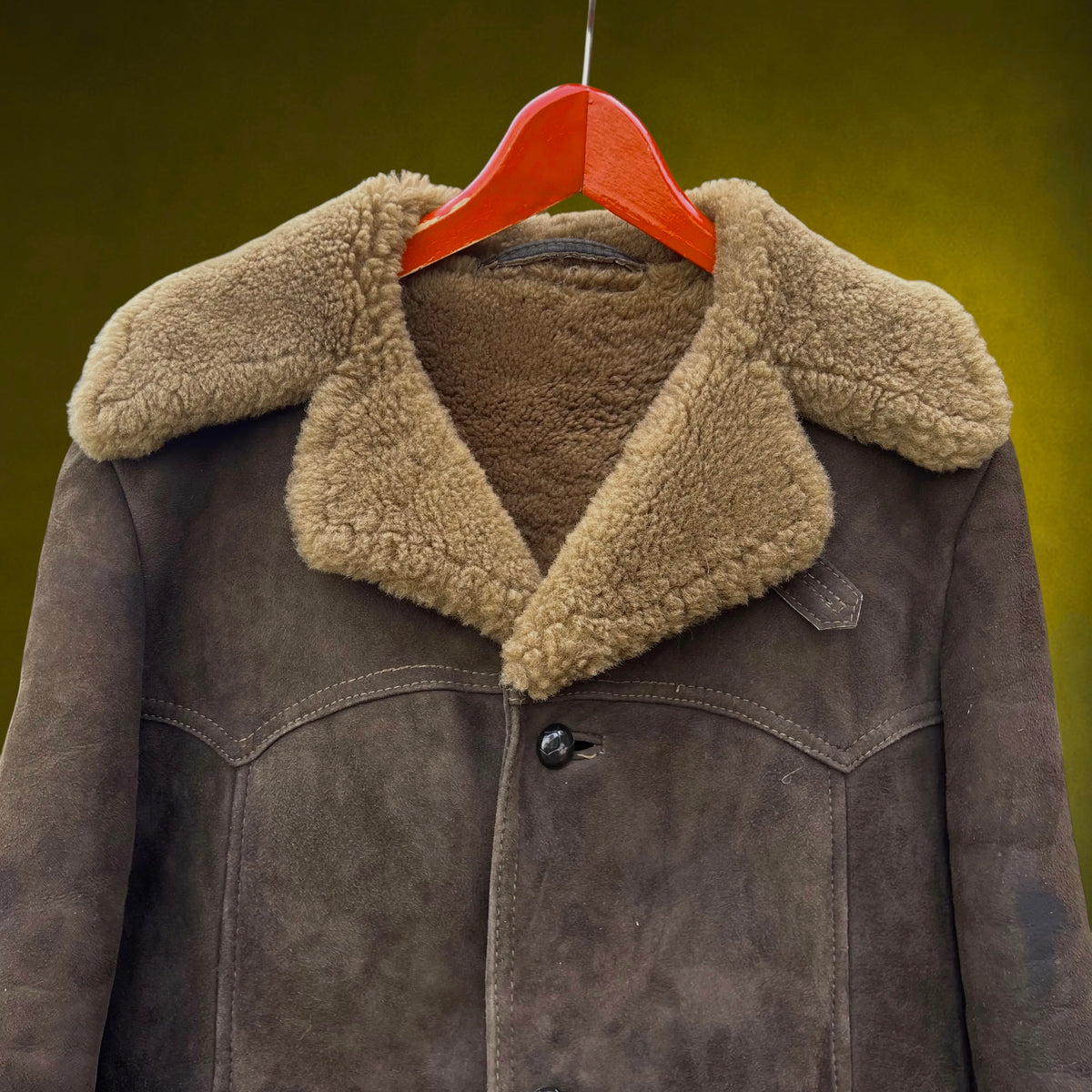 Veste Trois-Quarts Homme en Peau de Mouton Retournée Marron – Années 70