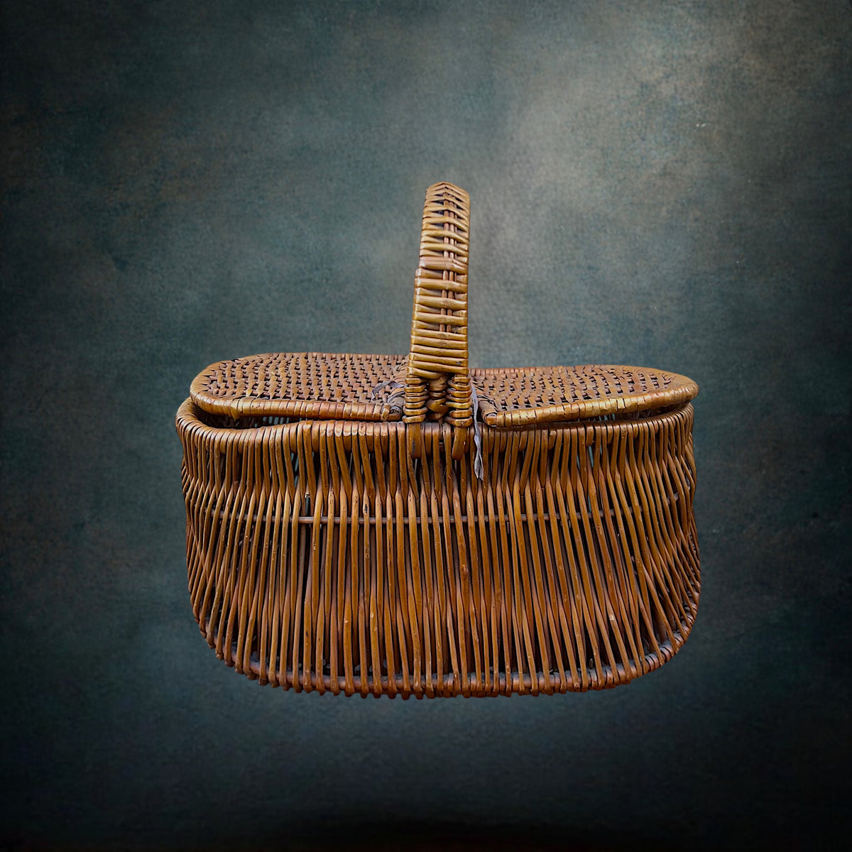 Panier en Osier Tressé à Double Rabat – Années 50-60