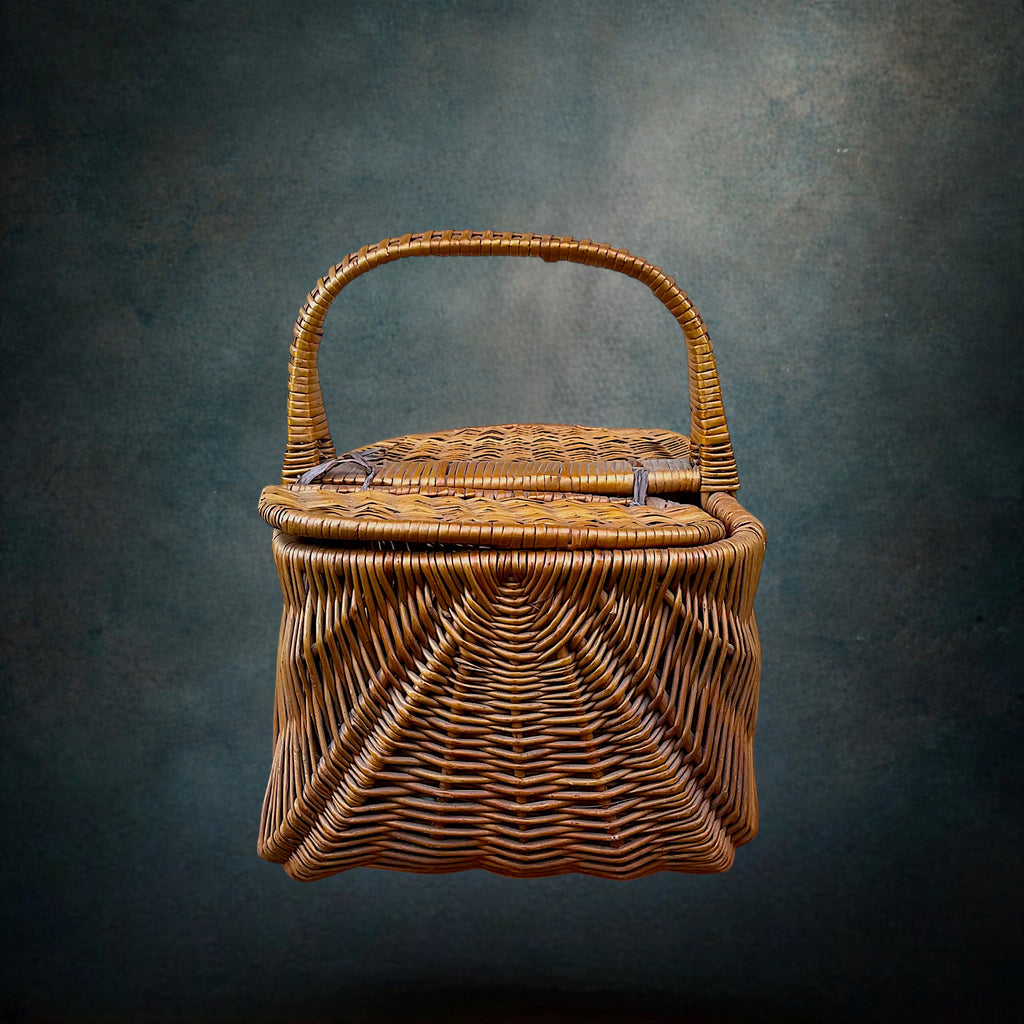 Panier en Osier Tressé à Double Rabat – Années 50-60