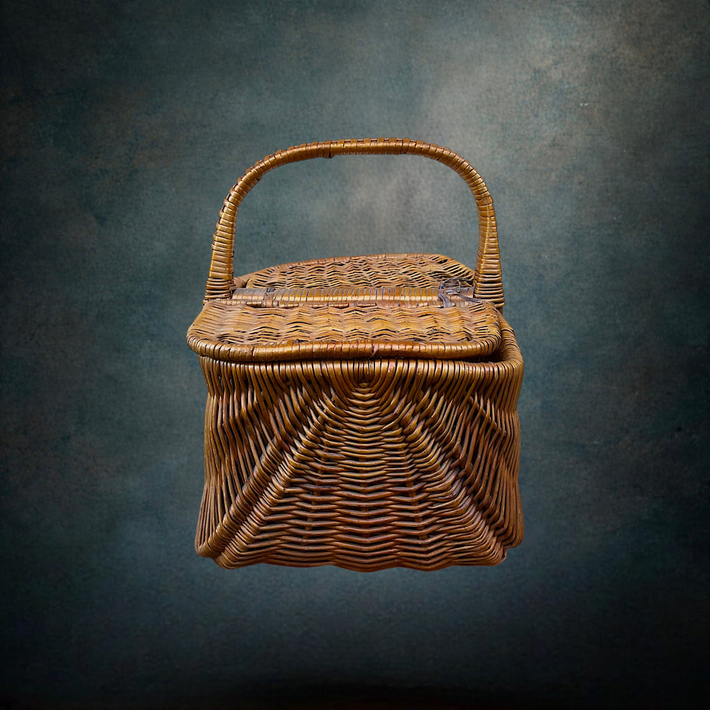 Panier en Osier Tressé à Double Rabat – Années 50-60