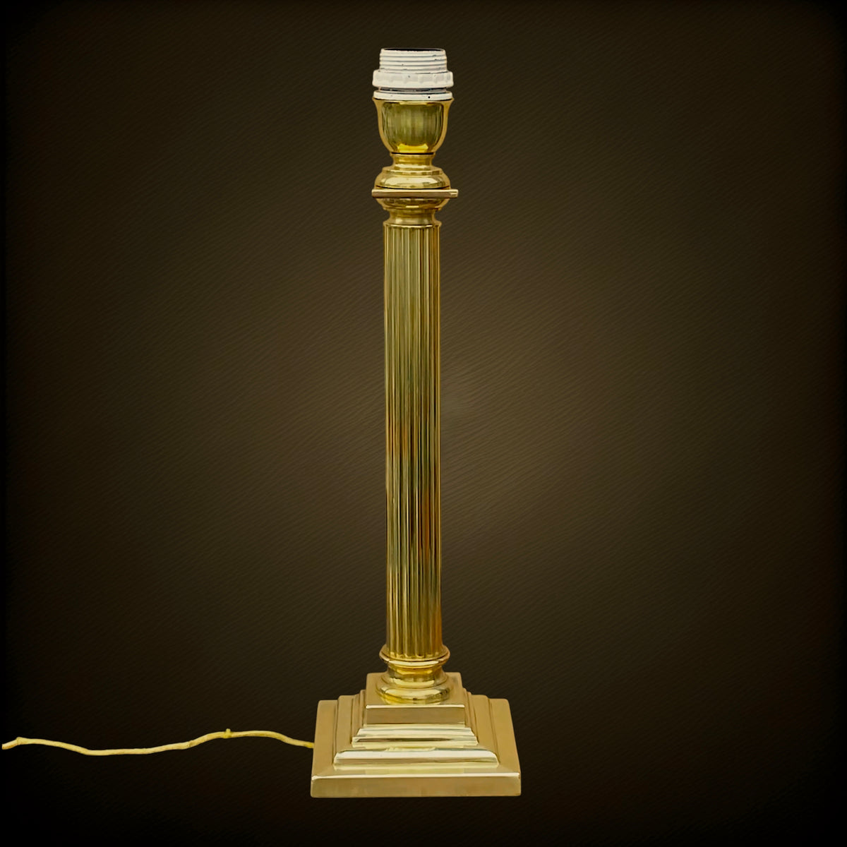 Pied de Lampe Néoclassique à Colonne Cannelée en Laiton Massif Poli – Années 60-70