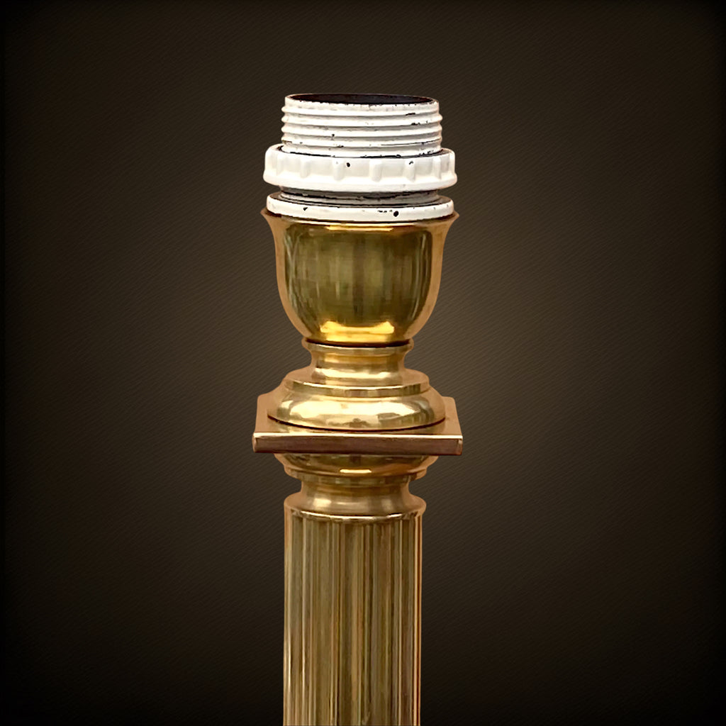 Pied de Lampe Néoclassique à Colonne Cannelée en Laiton Massif Poli – Années 60-70