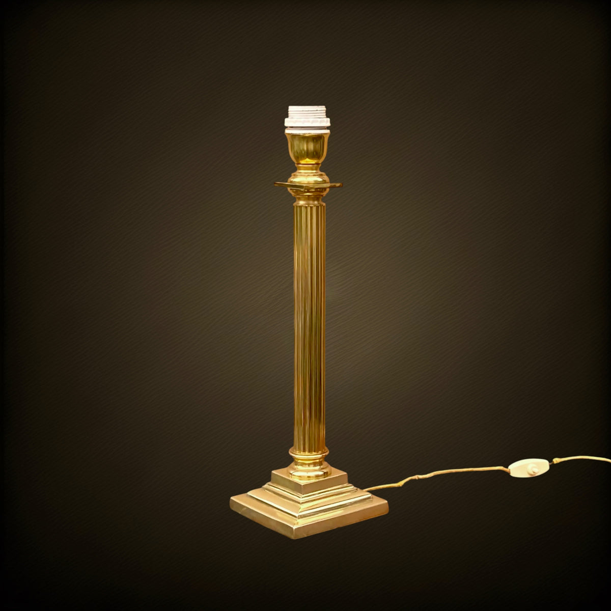 Pied de Lampe Néoclassique à Colonne Cannelée en Laiton Massif Poli – Années 60-70
