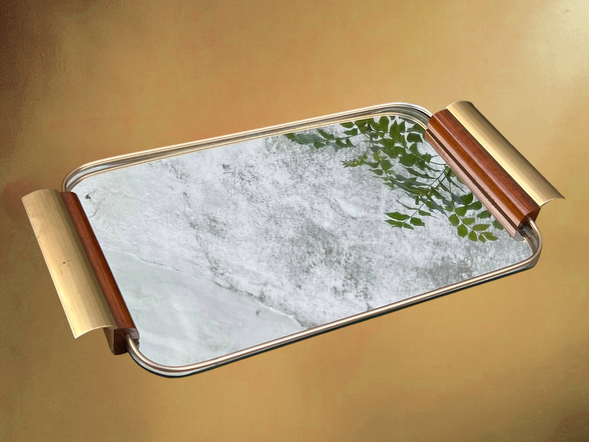 Ancien Plateau Miroir Rectangulaire à Poignées en Bois Verni et Aluminium Doré – Années 50-60