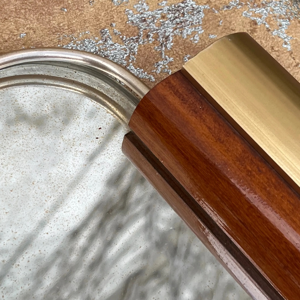 Ancien Plateau Miroir Rectangulaire à Poignées en Bois Verni et Aluminium Doré – Années 50-60