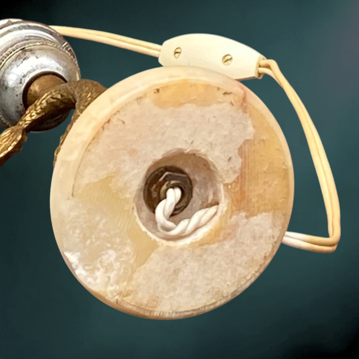 Pied de Lampe Poisson en Métal Doré et Onyx – Années 60