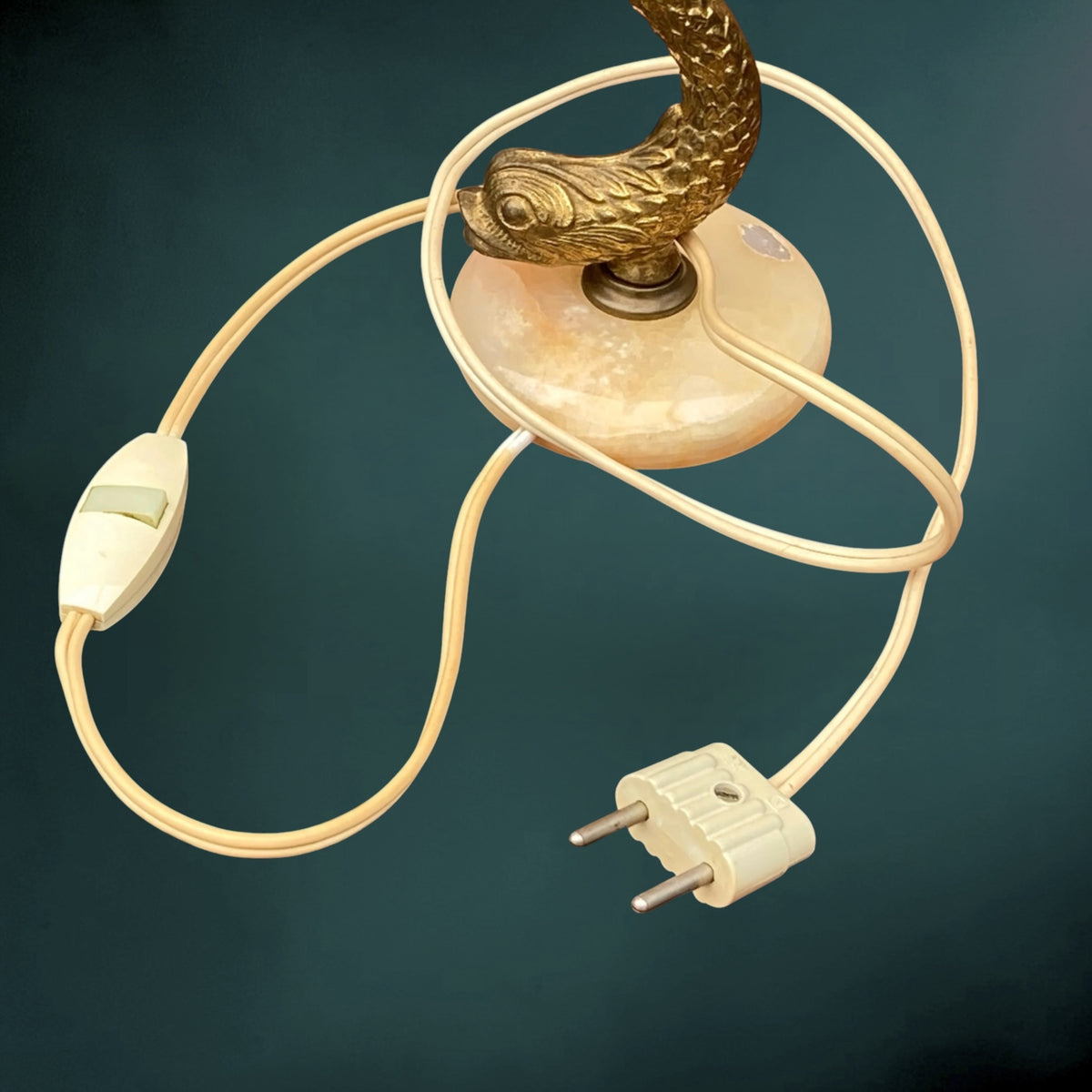 Pied de Lampe Poisson en Métal Doré et Onyx – Années 60