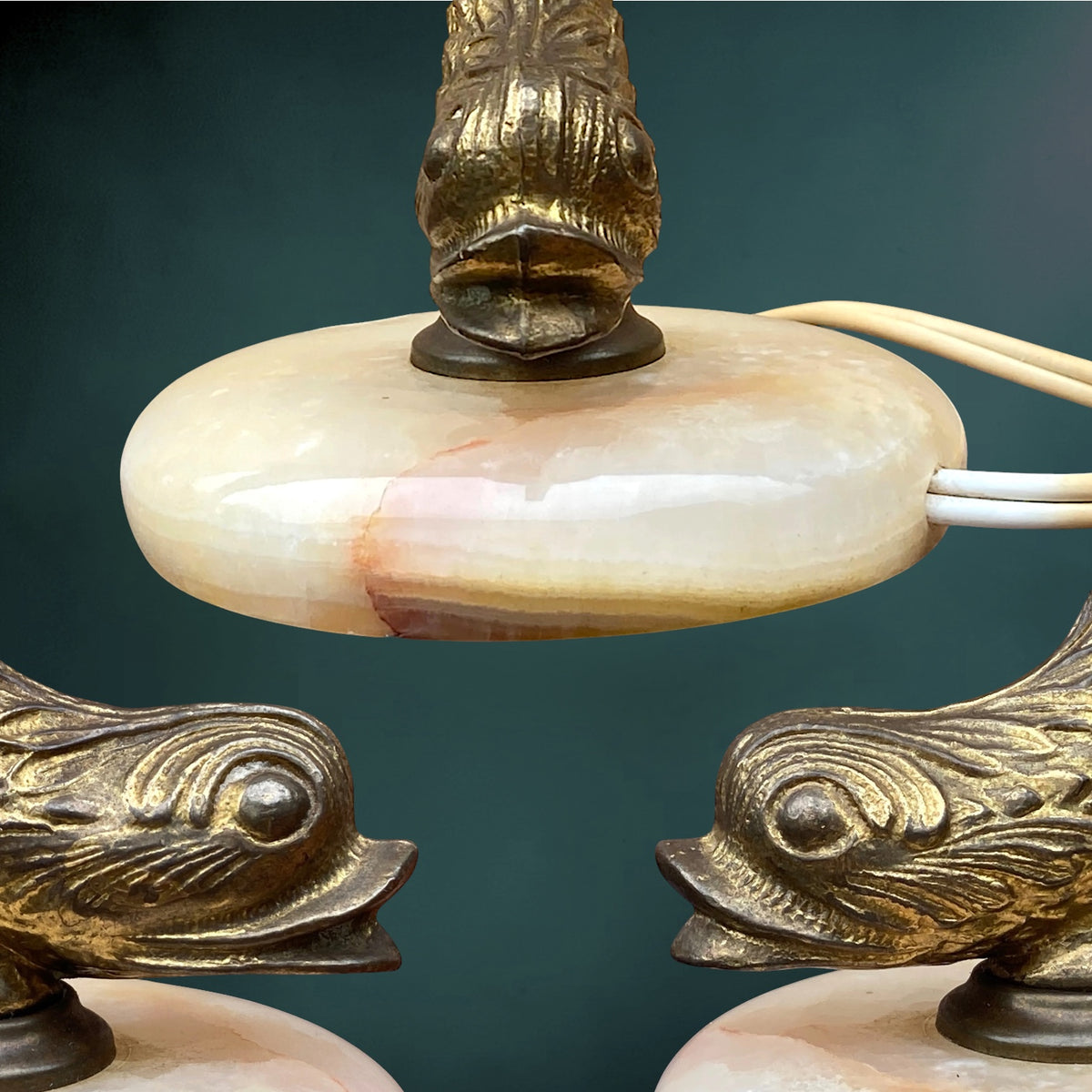 Pied de Lampe Poisson en Métal Doré et Onyx – Années 60