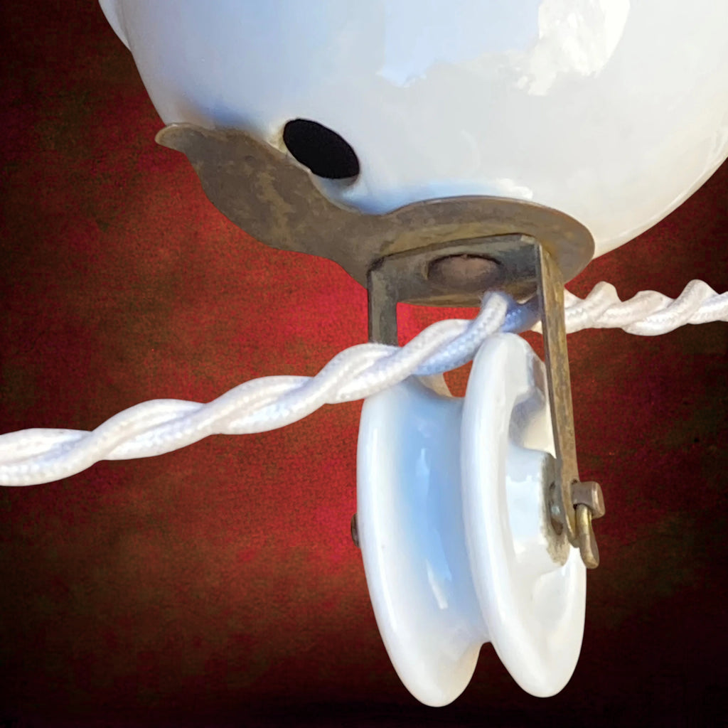 Suspension Monte-et-Baisse à Contrepoids en Porcelaine Blanche et Douille E27 – Années 30-50