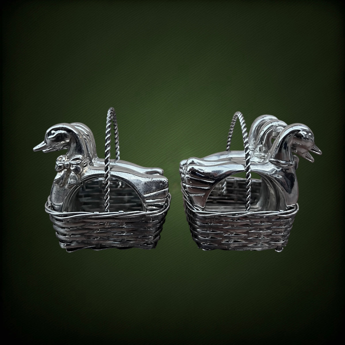 8 Ronds de Serviette Canards en Métal Argenté avec 2 Corbeilles et Boîtes d’Origine – Années 70-80