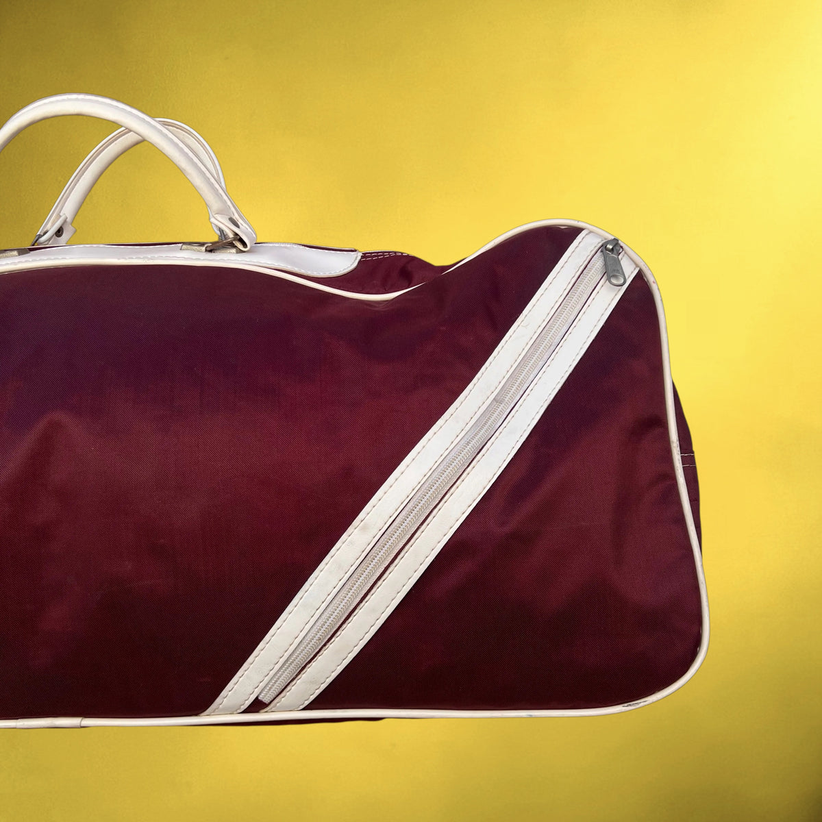 Grand Sac de Sport Publicitaire Banque Bruxelles Lambert BBL en Toile Bordeaux et Skaï Blanc – Années 80