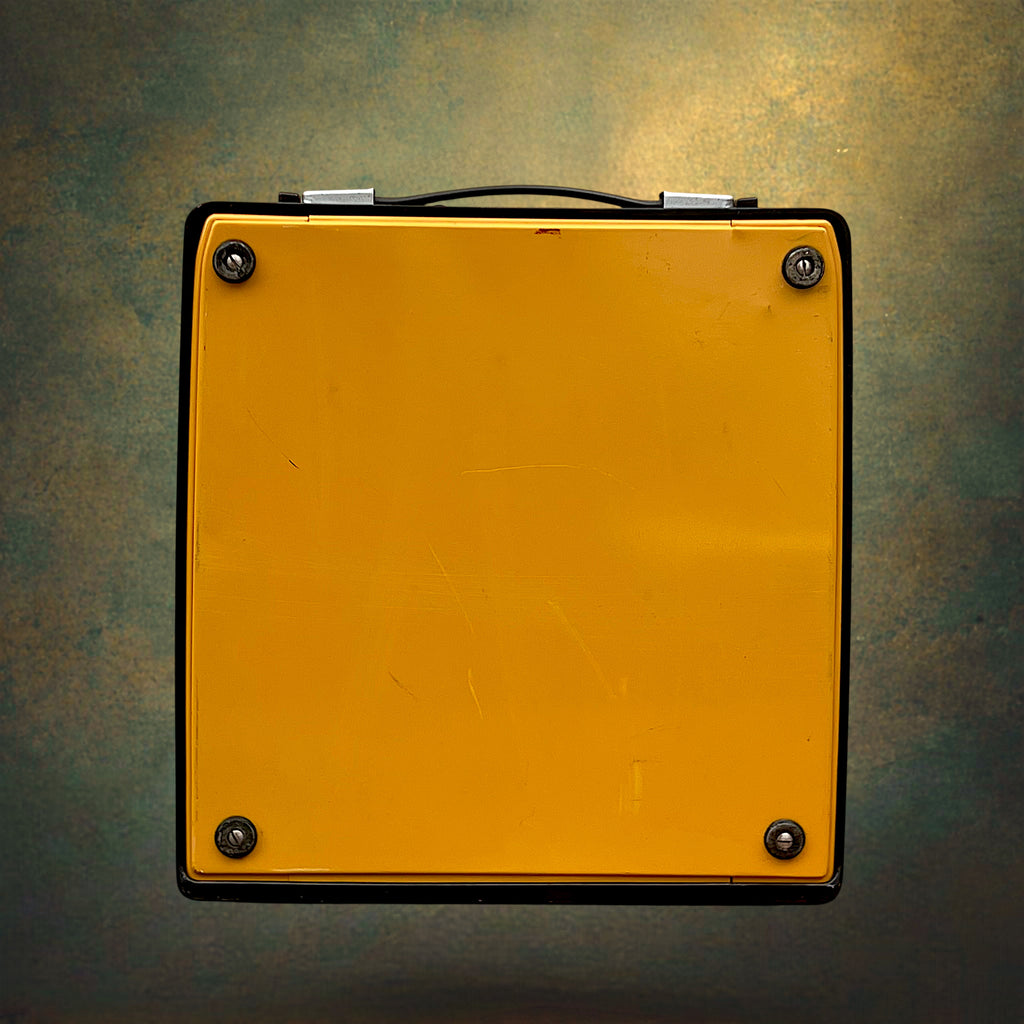 Machine à Écrire Sperry Remington 1050 Jaune Ocre AZERTY avec Valise – Années 70