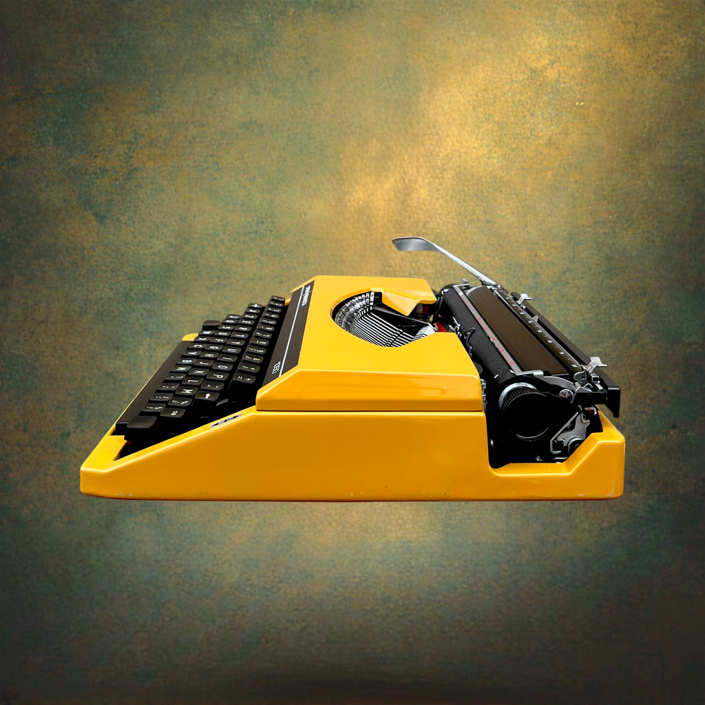 Machine à Écrire Sperry Remington 1050 Jaune Ocre AZERTY avec Valise – Années 70