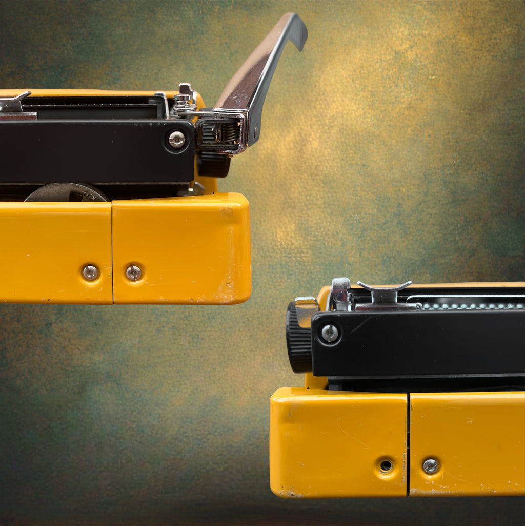 Machine à Écrire Sperry Remington 1050 Jaune Ocre AZERTY avec Valise – Années 70