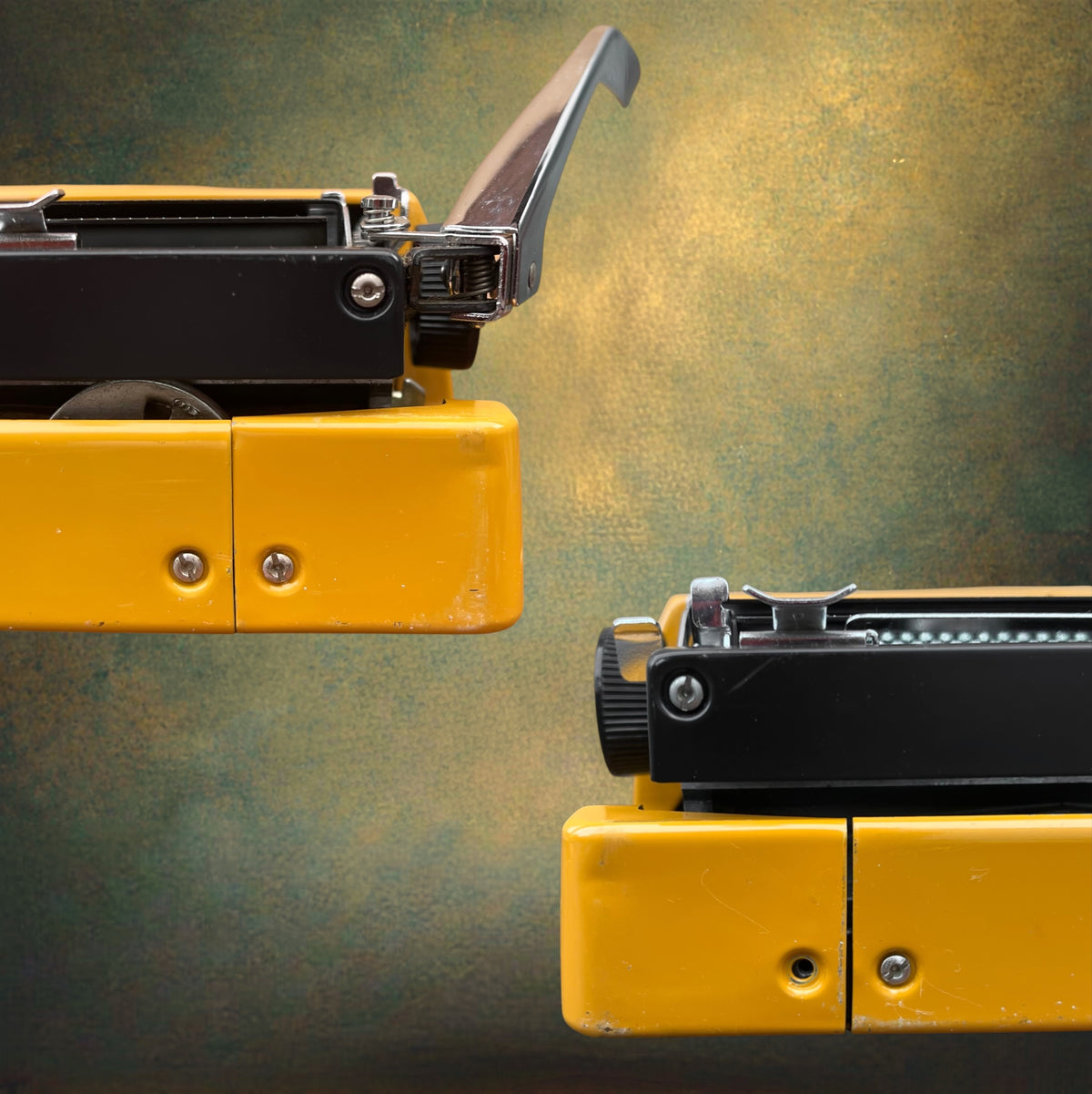 Machine à Écrire Sperry Remington 1050 Jaune Ocre AZERTY avec Valise – Années 70