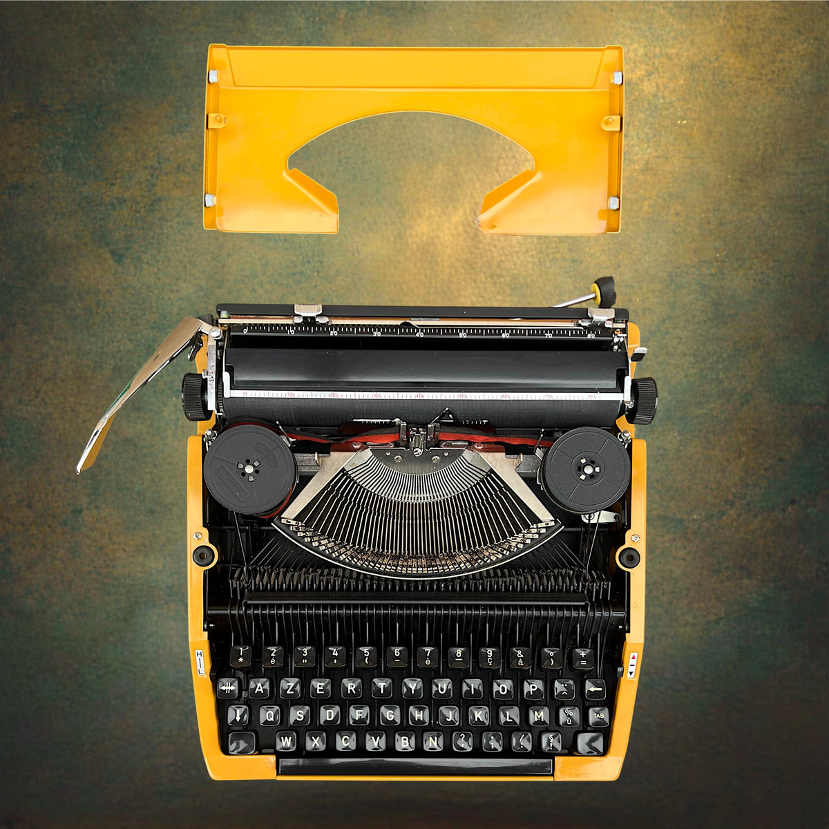 Machine à Écrire Sperry Remington 1050 Jaune Ocre AZERTY avec Valise – Années 70