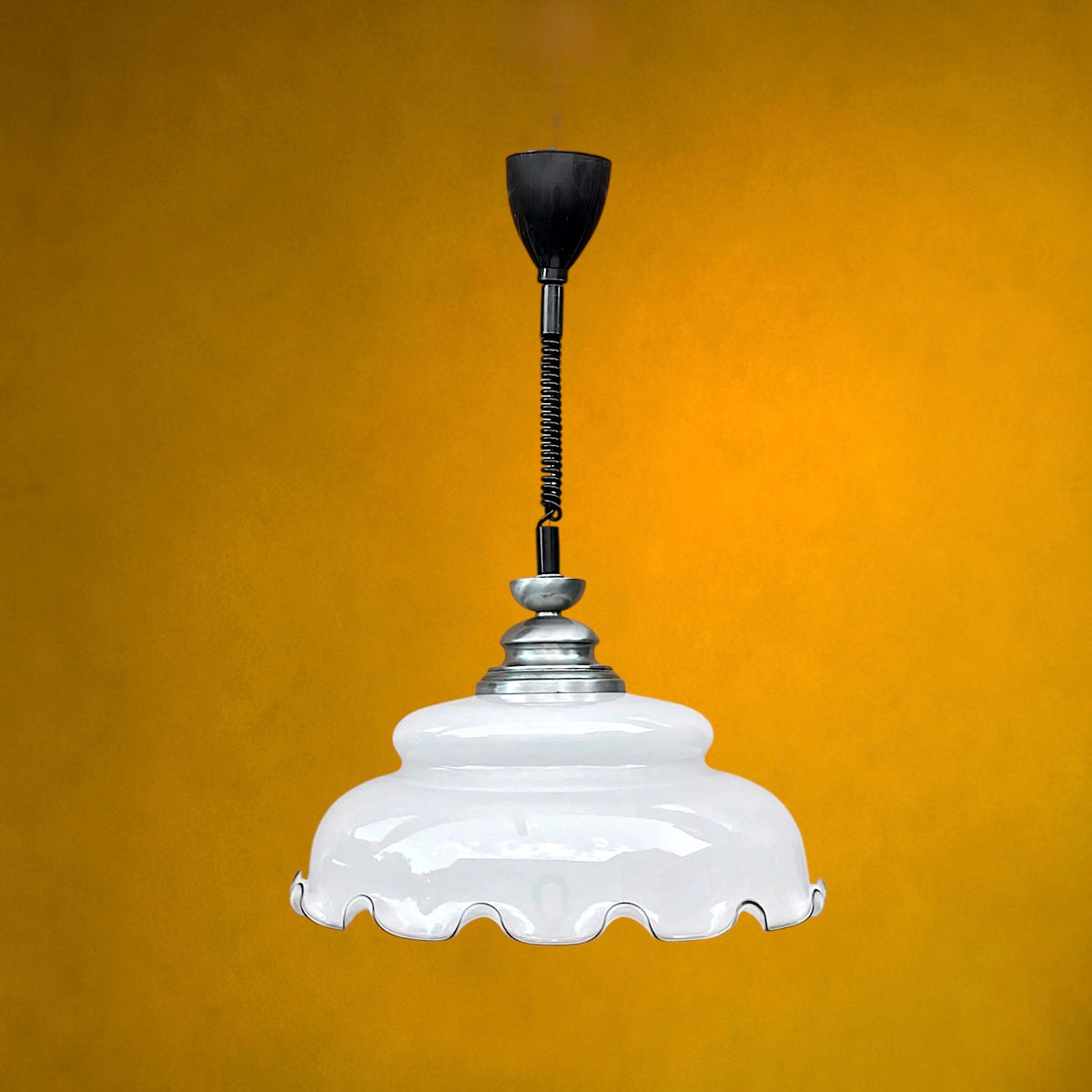 Grande Suspension Massive en Opaline Blanche et Métal – Monte-et-Baisse – Made in Belgium – Années 70