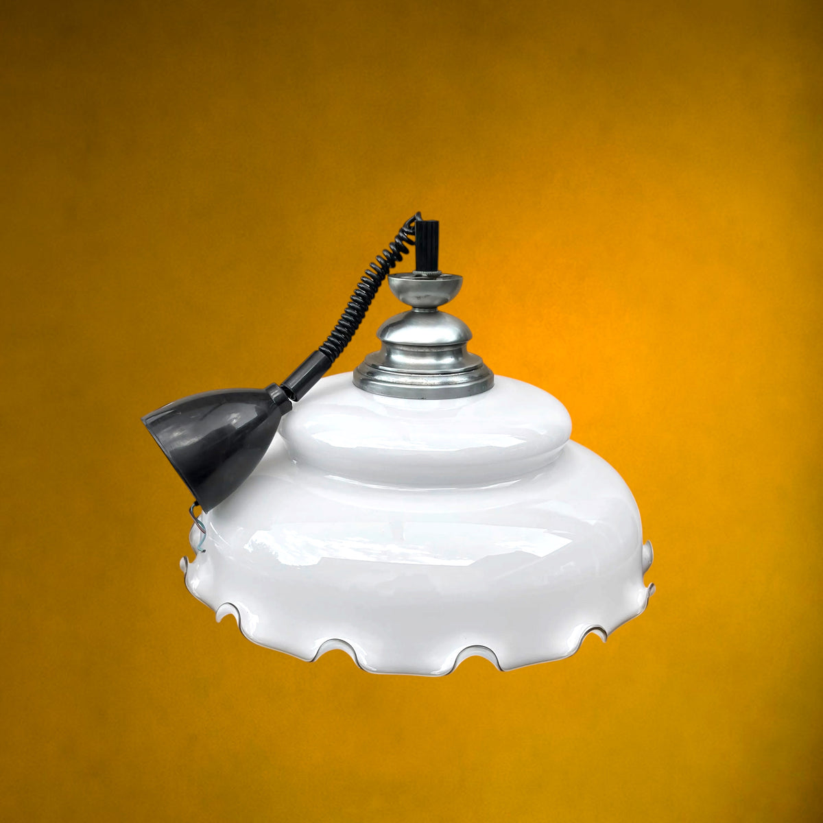Grande Suspension Massive en Opaline Blanche et Métal – Monte-et-Baisse – Made in Belgium – Années 70