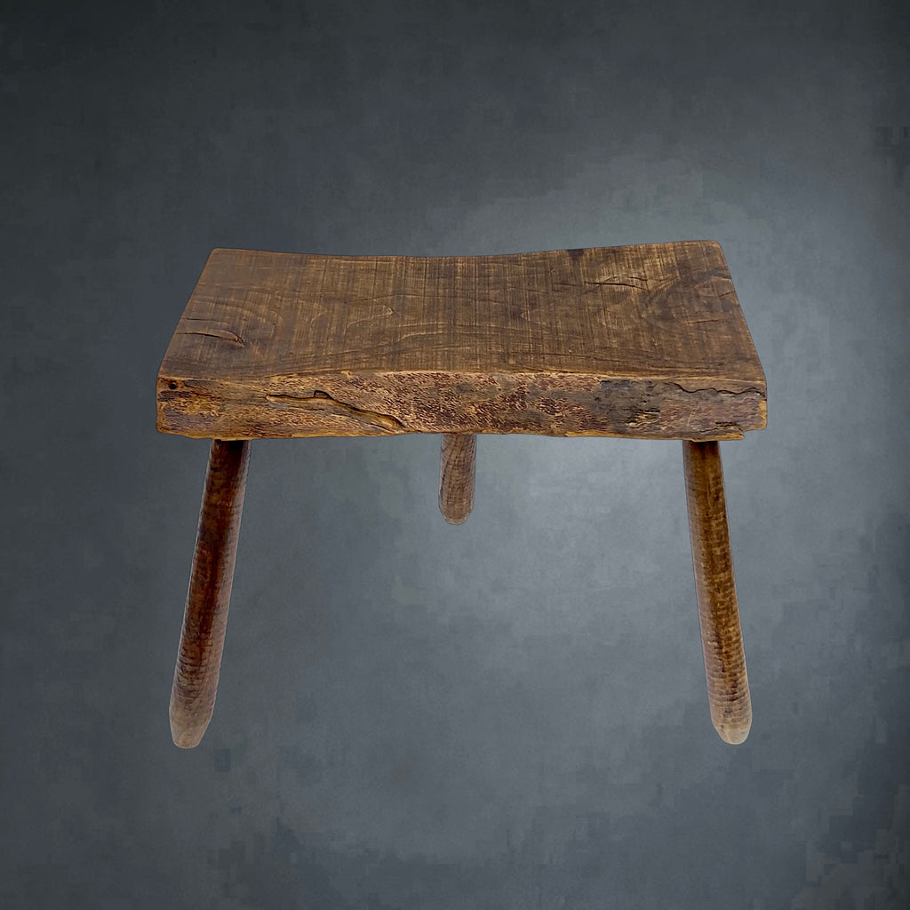 Tabouret Tripode Ancien en Bois Massif, Mobilier Rustique de Ferme – Années 30-50