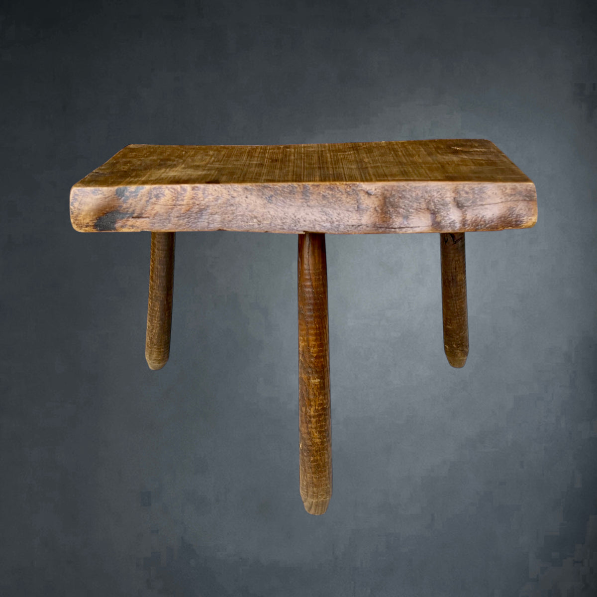 Tabouret Tripode Ancien en Bois Massif, Mobilier Rustique de Ferme – Années 30-50