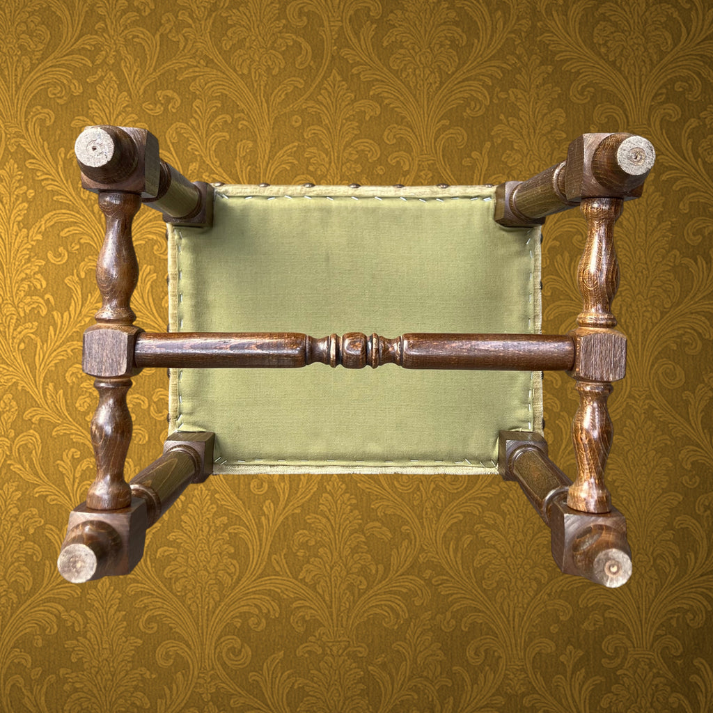 Tabouret en Bois Tourné, Assise en Velours et Clous Décoratifs – Années 40-50