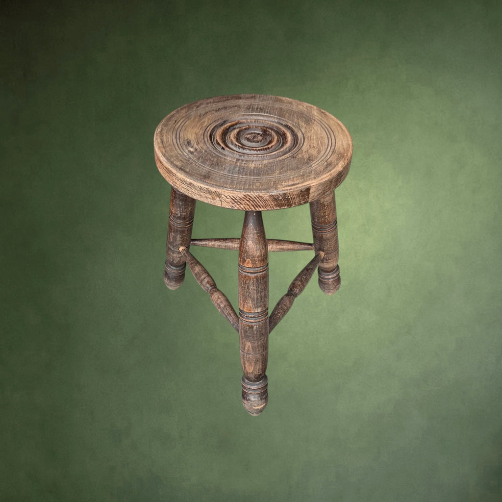 Tabouret Tripode Ancien en Bois Massif Tourné – Vers 1930-1950