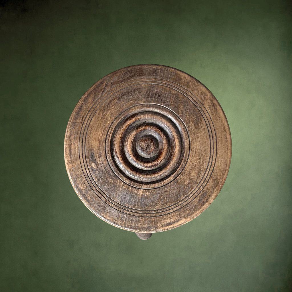 Tabouret Tripode Ancien en Bois Massif Tourné – Vers 1930-1950