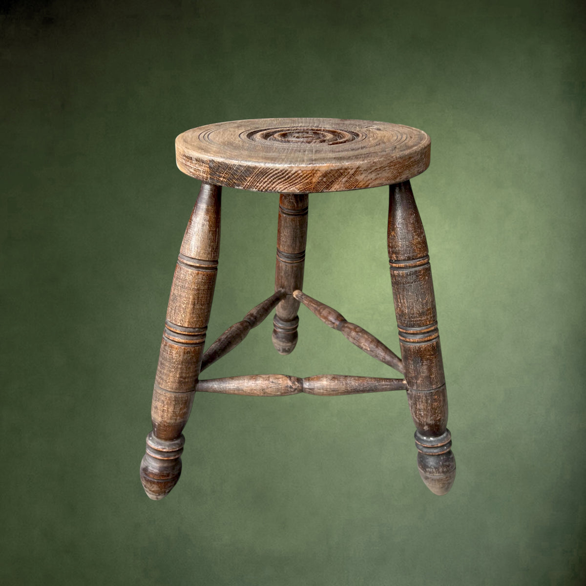 Tabouret Tripode Ancien en Bois Massif Tourné – Vers 1930-1950