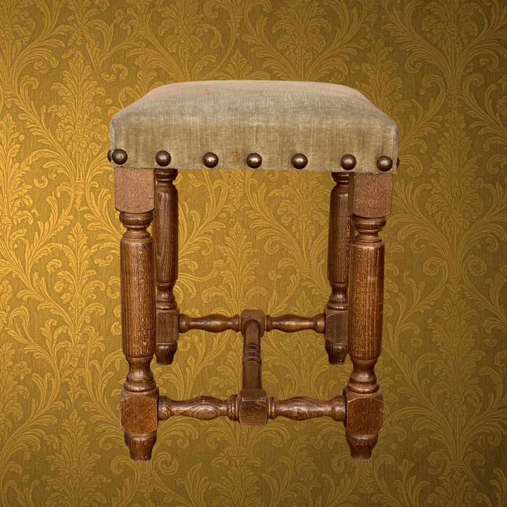 Tabouret en Bois Tourné, Assise en Velours et Clous Décoratifs – Années 40-50