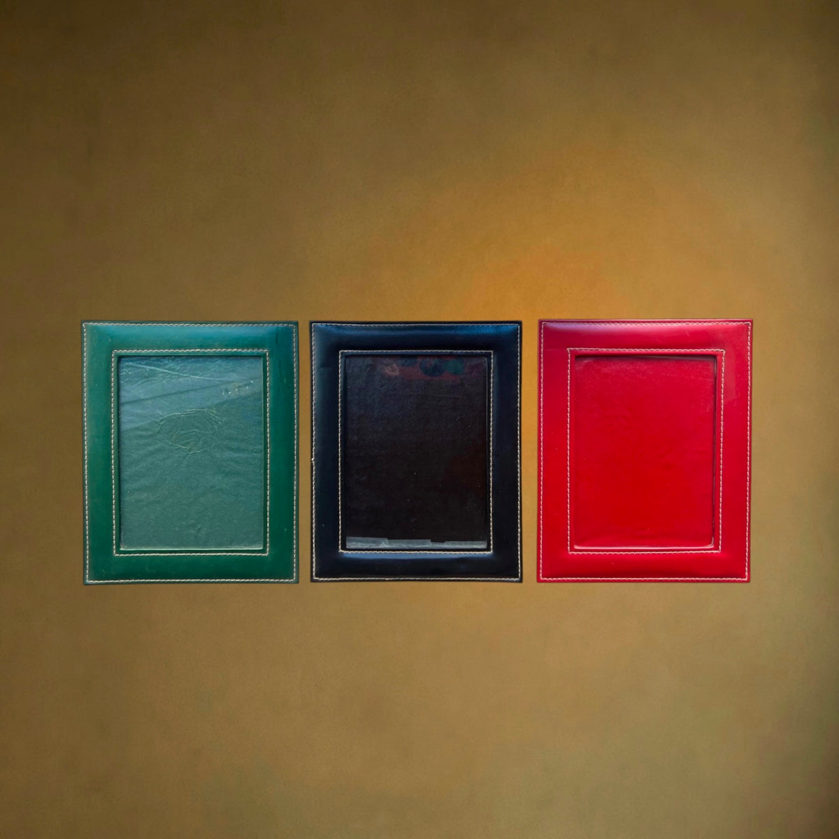 Trio de Cadres Photo en Cuir Rouge, Vert et Noir – Années 70