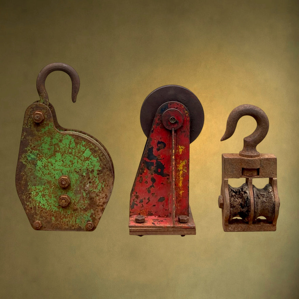 Anciennes Poulies Industrielles en Métal – Trois Modèles au Choix