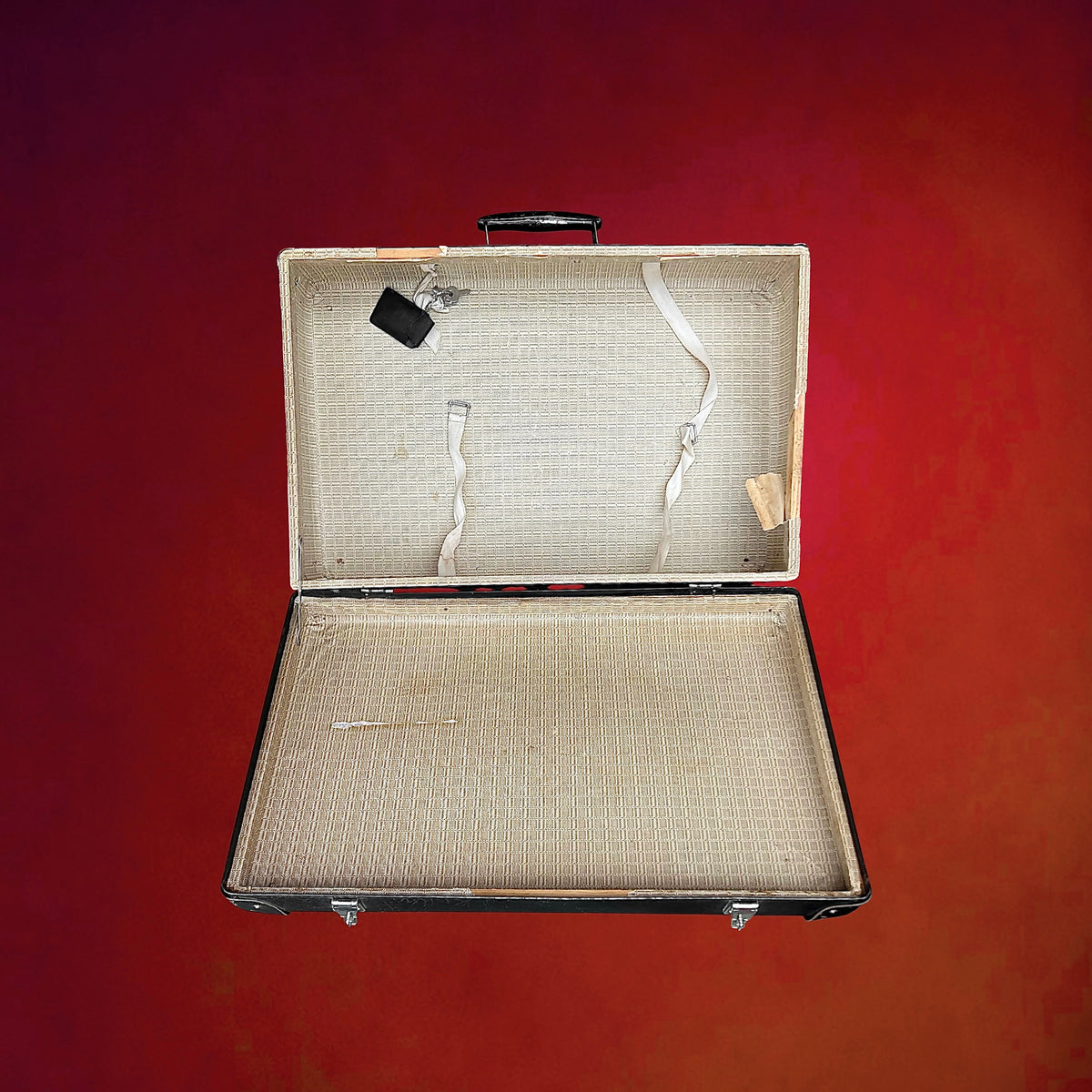 Valise Ancienne Noire en Carton Enduit à Coins Renforcés avec Trois Clés – Années 40-50