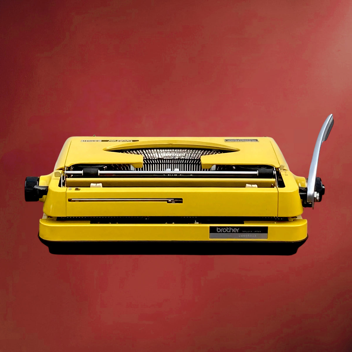 Machine à Écrire Brother 440TR Jaune AZERTY avec Étui Rigide – 1974