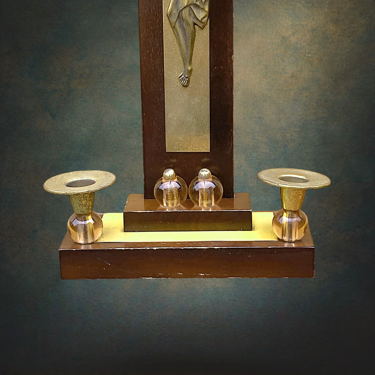 Crucifix d’Autel en Bois et Métal Doré avec Deux Bougeoirs – Années 50-60
