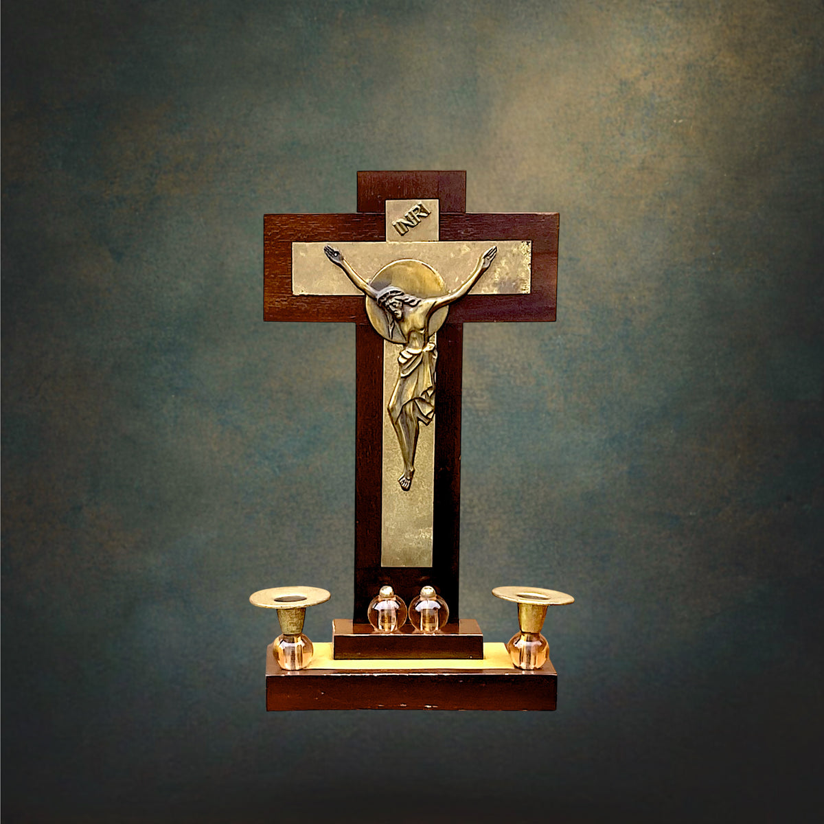 Crucifix d’Autel en Bois et Métal Doré avec Deux Bougeoirs – Années 50-60