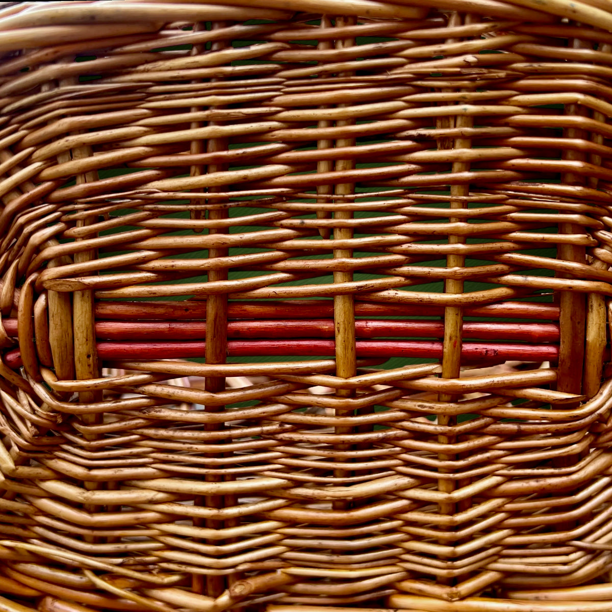 Grand Panier en Osier à Trois Teintes et Tressage Ajouré – Années 60-70