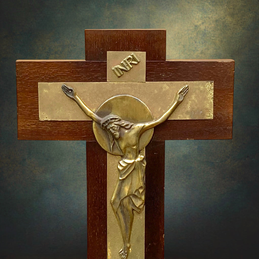 Crucifix d’Autel en Bois et Métal Doré avec Deux Bougeoirs – Années 50-60