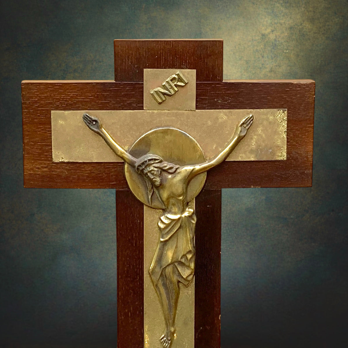 Crucifix d’Autel en Bois et Métal Doré avec Deux Bougeoirs – Années 50-60