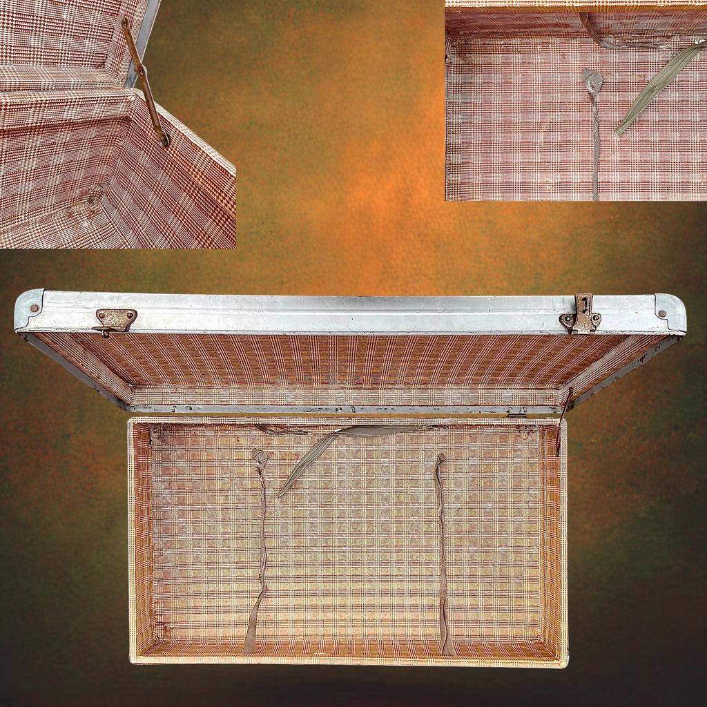 Grande Valise en Aluminium Nervuré avec Intérieur à Carreaux – Années 50-60