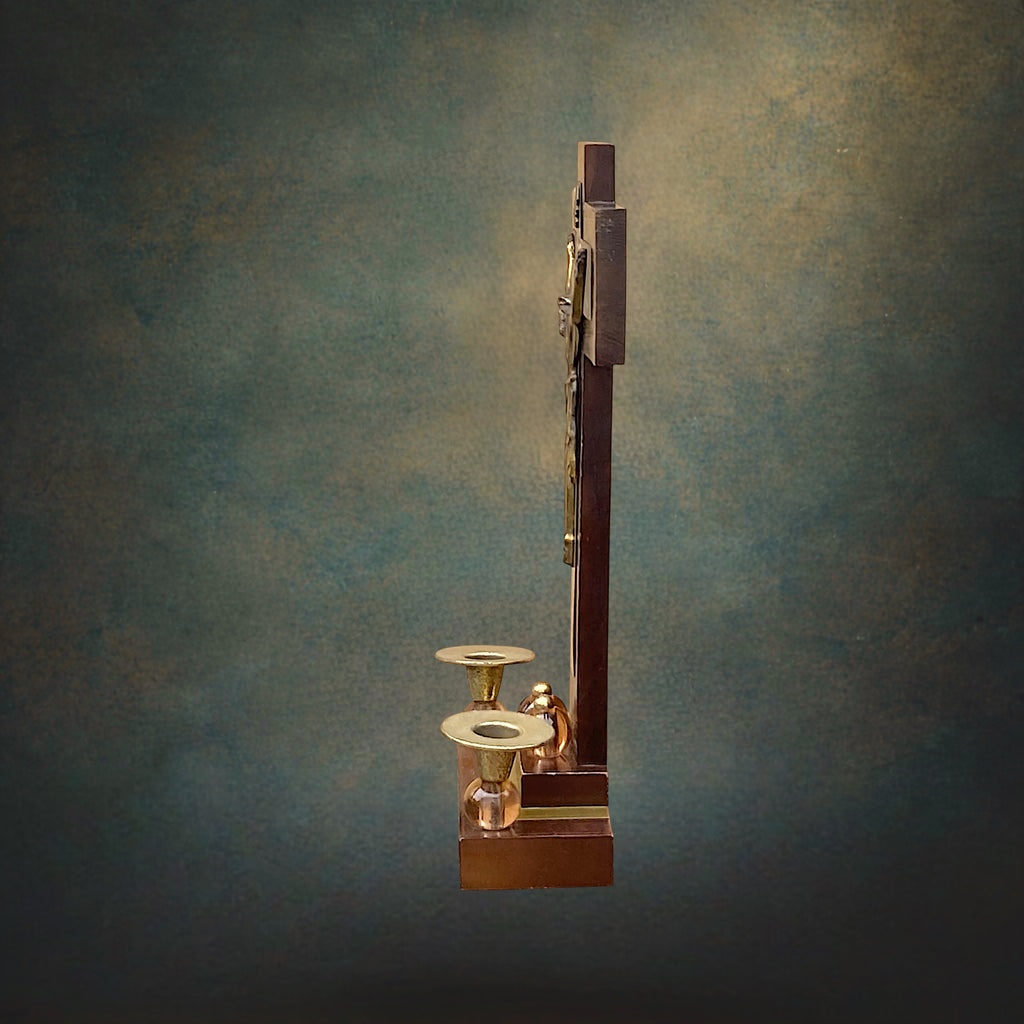 Crucifix d’Autel en Bois et Métal Doré avec Deux Bougeoirs – Années 50-60